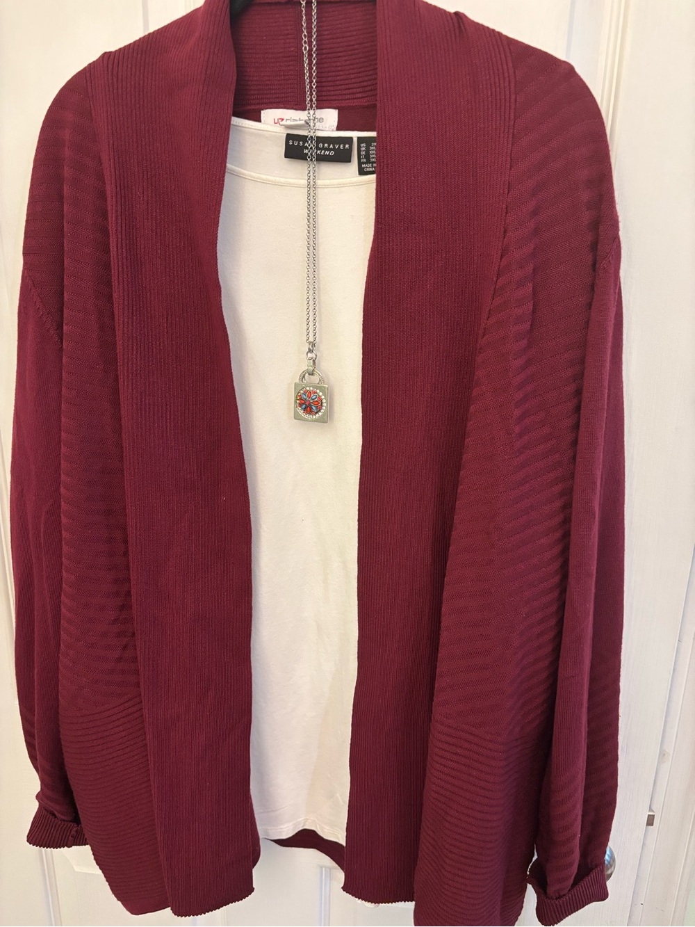 Jump on the fall bandwagon with this beautiful burgundy Liz Claiborne cardigan